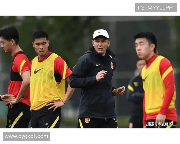 南京篮球队团队协作引发热议球迷对战术配合和球员表现展开激烈讨论