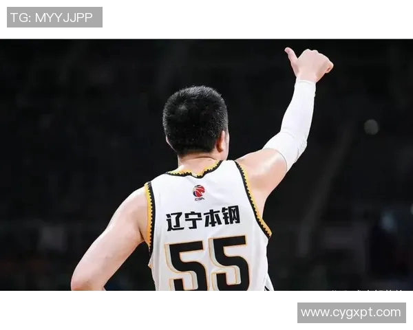 周鹏：从篮球场上的传奇到生活中的奋斗者，见证青春与梦想的交汇点