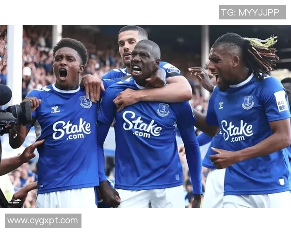 艾佛顿主场迎战热刺争夺英超关键三分双方战术博弈引人关注