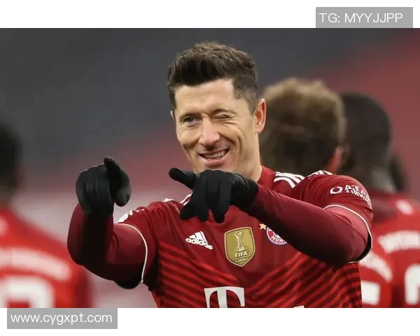 莱万在欧冠赛场火力全开10场12球领跑射手榜稳获金靴荣誉