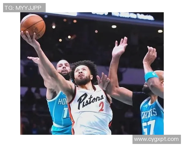 黄蜂队在活塞主场的激烈对决展现篮球魅力与团队精神