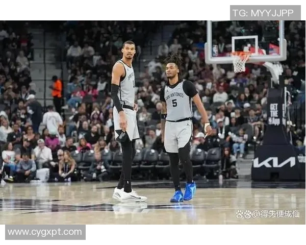 马刺主场迎战快船全力争胜球迷期待精彩对决